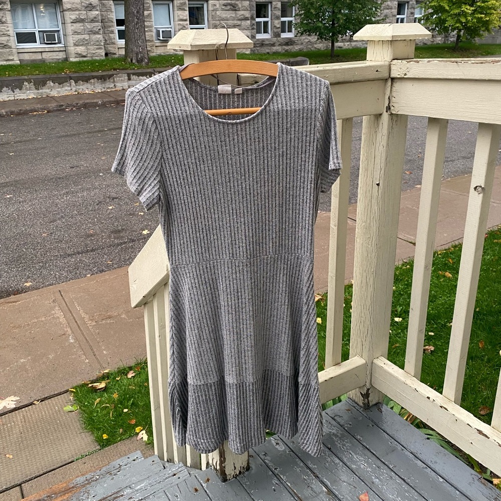 Cute & Professional Size Small Grey Dress (Perfect for work!)